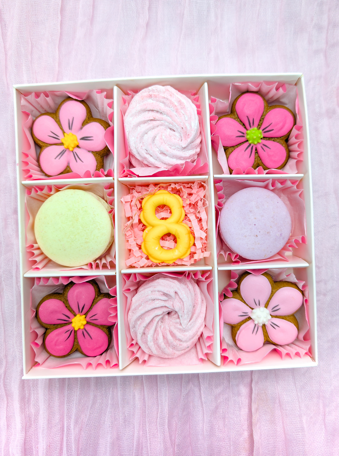 Ассорти пряников, макаронс и зефира