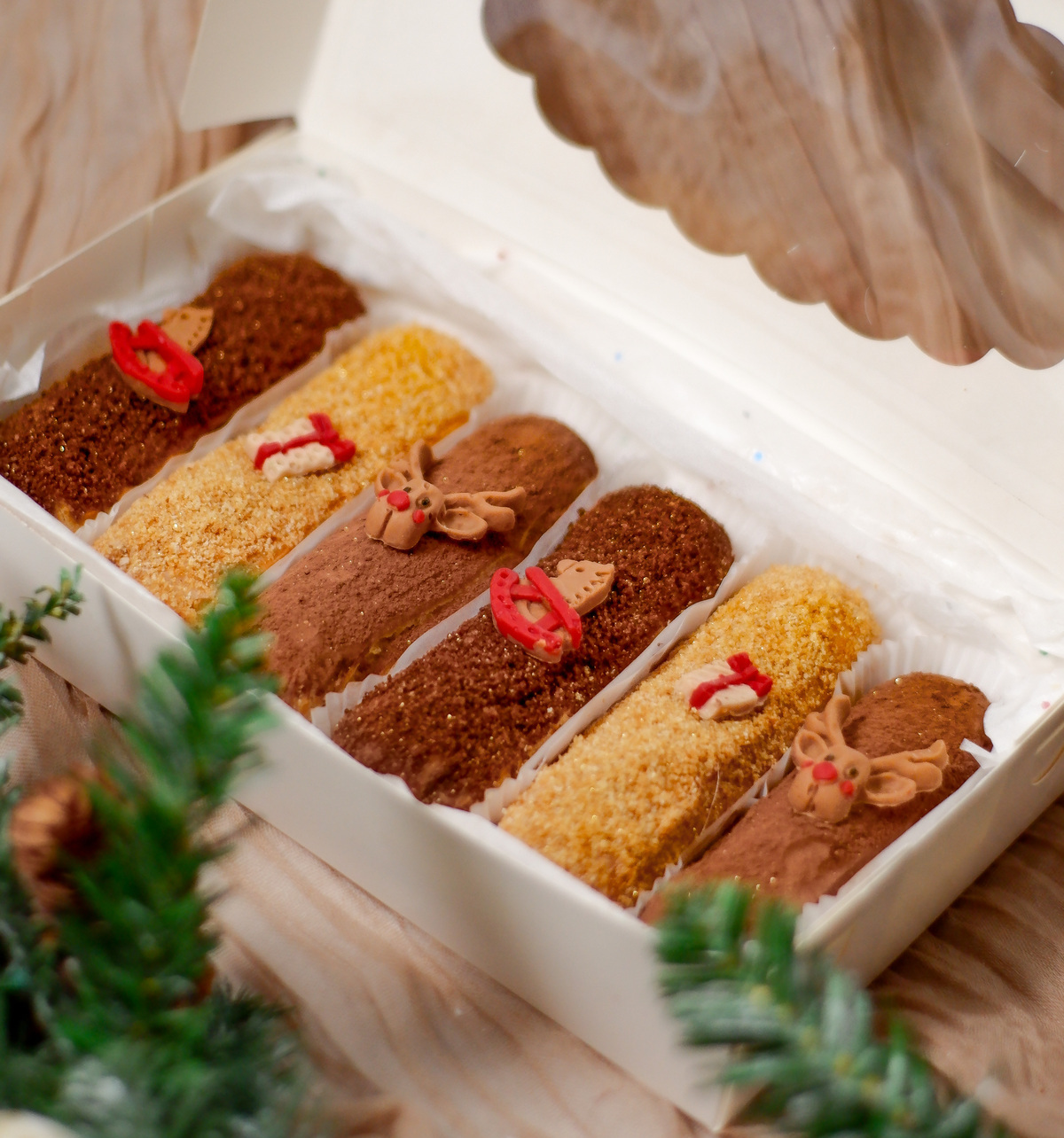 Ассорти эклеров Норогоднее